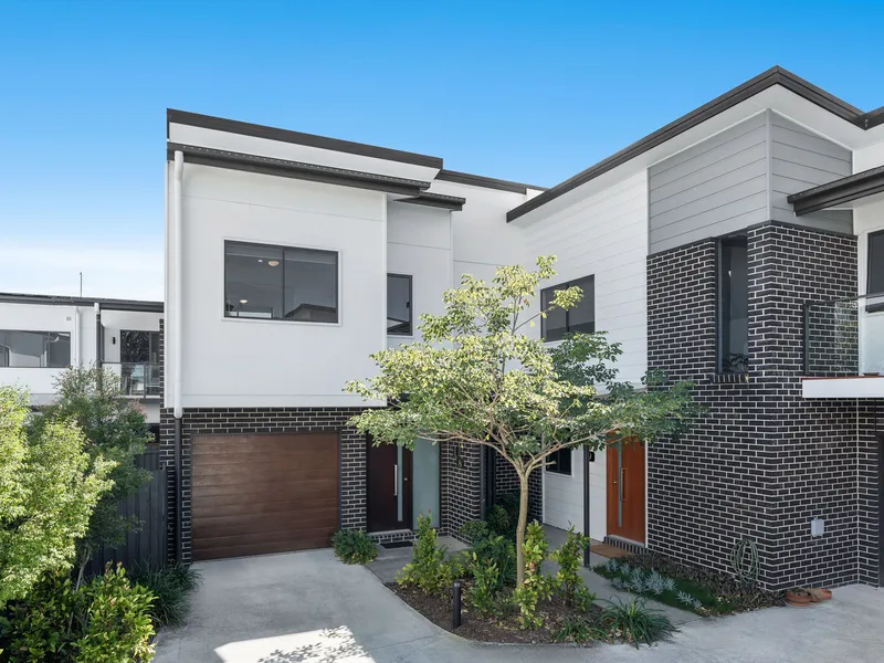 CONTEMPORARY COMFORT IN PRIME LOCATION