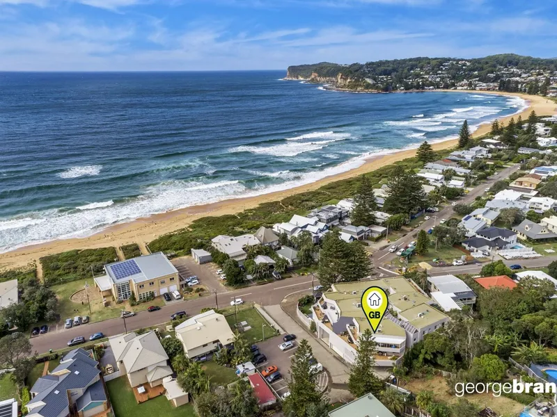 FOOTSTEPS TO THE SAND