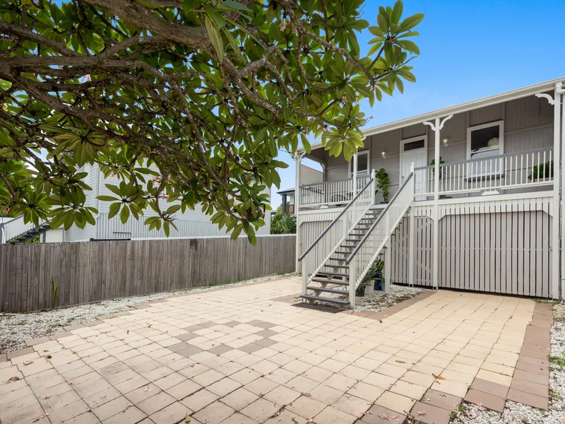 IMPECCABLE 1910's QUEENSLANDER WITH AMPLE AMOUNTS OF CHARACTER & CHARM