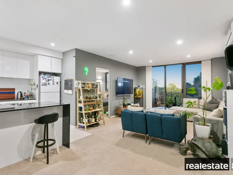 Natural light lovers must see this beautiful penthouse apartment with 2x CAR BAYS!