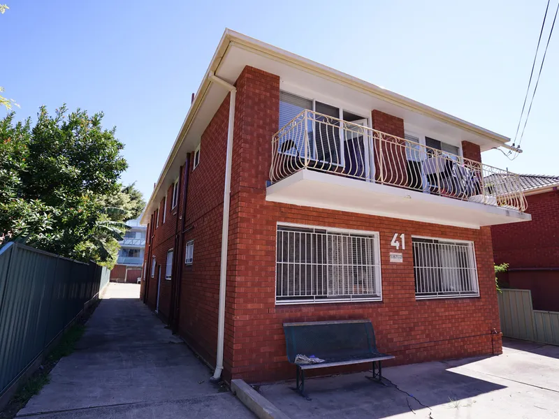 Cosy 2 Bedroom Unit With Carport