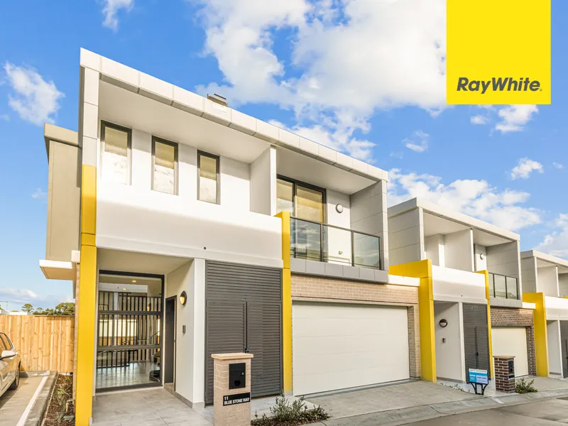 Brand New Designer 3/4 Bedroom Luxury Townhouse with Ultra-Modern Living