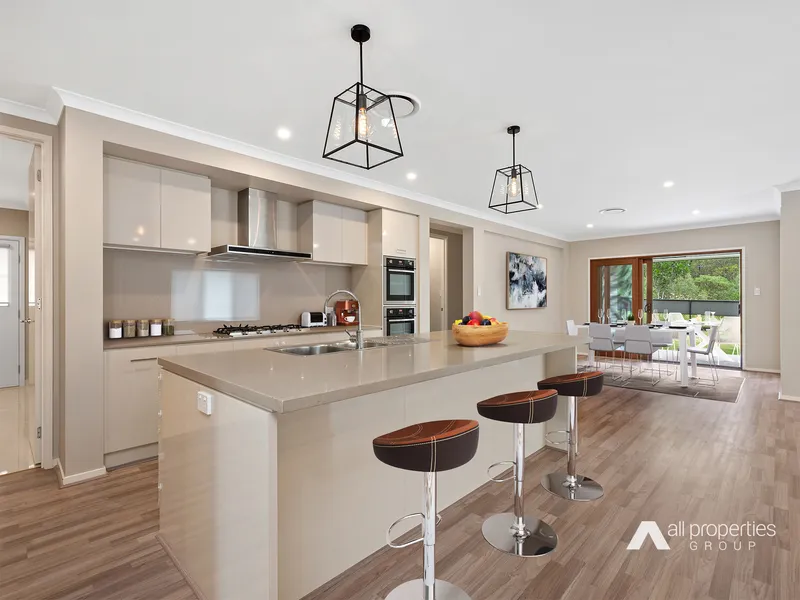 Plantation Perfection in Prime Location 