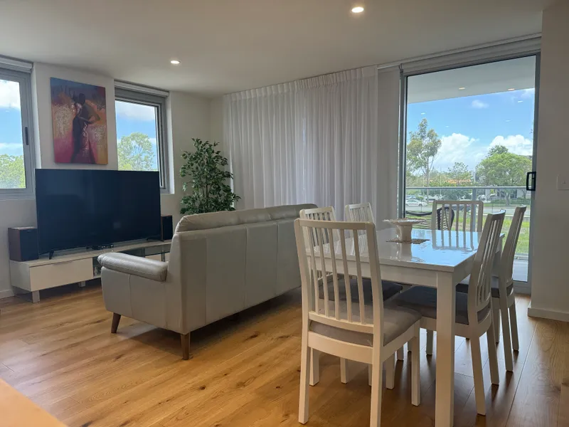 Spacious Fully Furnished 1 bedroom 2 bathroom apartment available on 11th March 2024