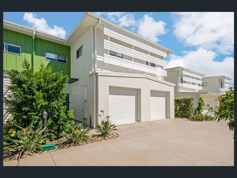 MODERN SPACIOUS 3 BEDROOM TOWNHOUSE CLOSE TO UNI