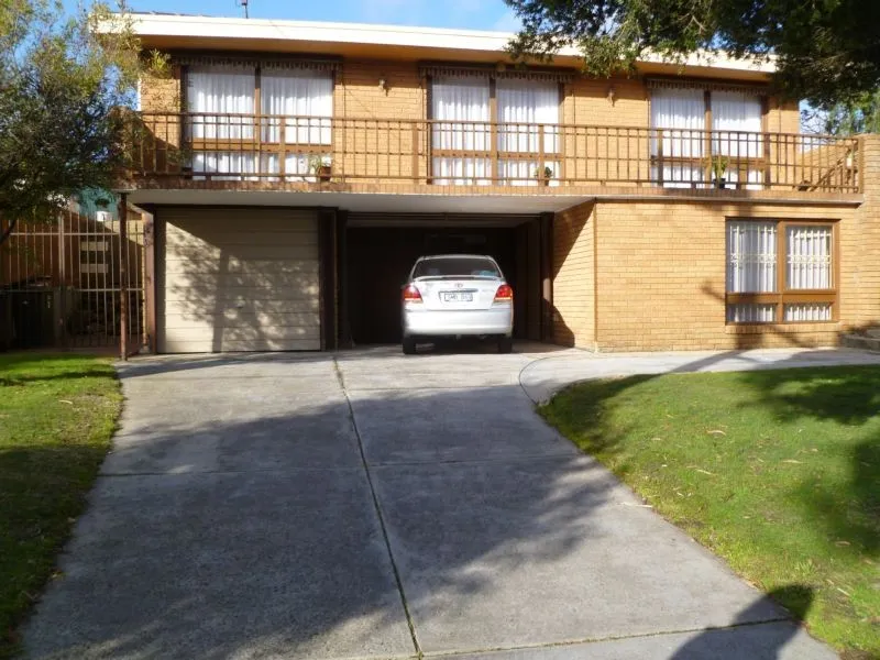 FAMILY HOME RIGHT IN THE HEART OF THE DONCASTER EAST SECONDARY COLLEGE  ZONE!