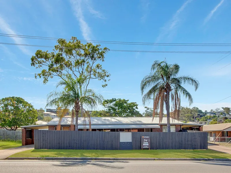 Neat & Tidy Duplex - Close to Shops, Schools and Day Care Facilities