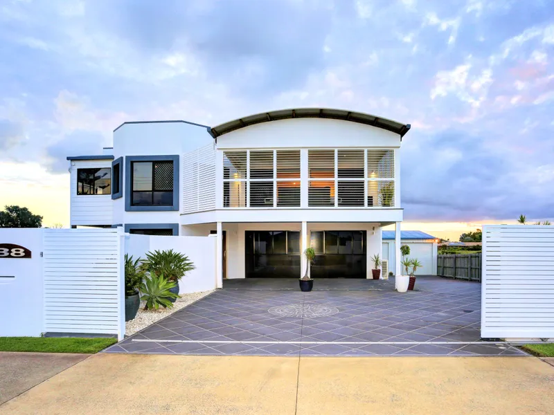 SPACIOUS MODERN LIVING WITH OCEAN VIEWS!