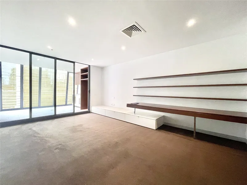 Unfurnished One Bedroom on Flinders St