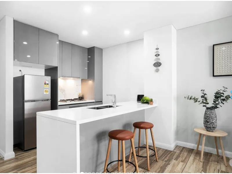 Spacious Two Bedroom Apartment With Resort Style Living！