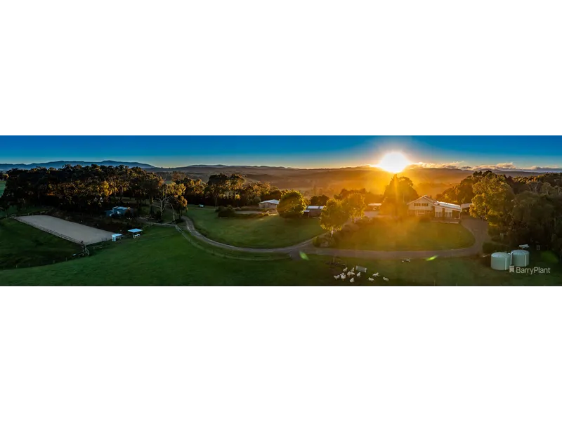 “BENBULLEN” – THE HOME WITH EVERYTHING!! OVER 20 ACRES