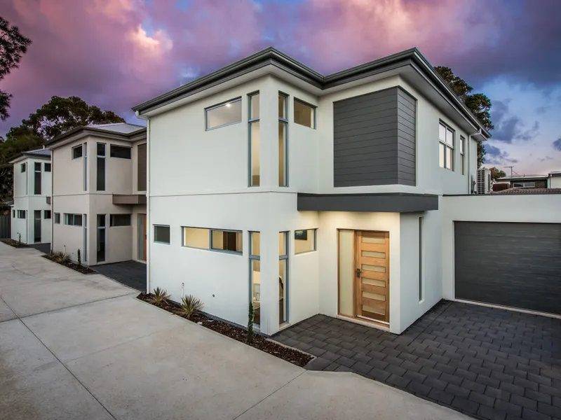 2018 built stylish & modern townhouse