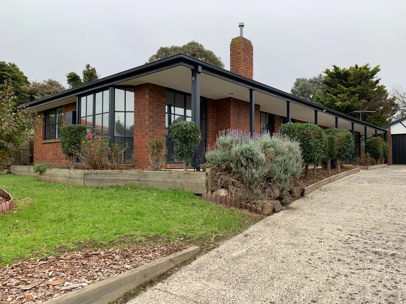 Fully Refurbished Family Home in Narre Warren