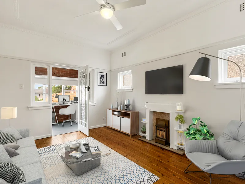 Just like a House - Spacious Art Deco Apartment In Exceptional Location