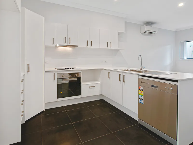 Immaculate Townhouse in great location!