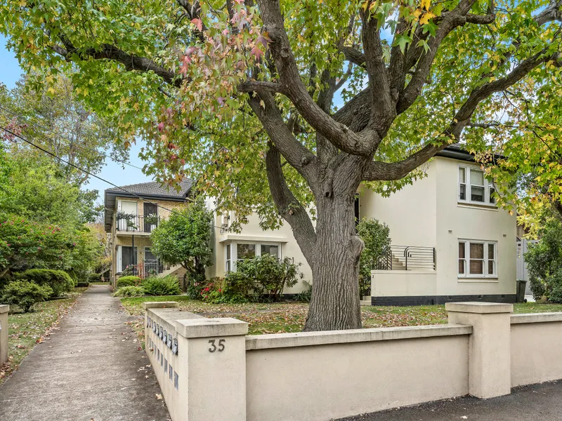 APARTMENT REFINEMENT WITH A TOUCH OF FRENCH CLASS