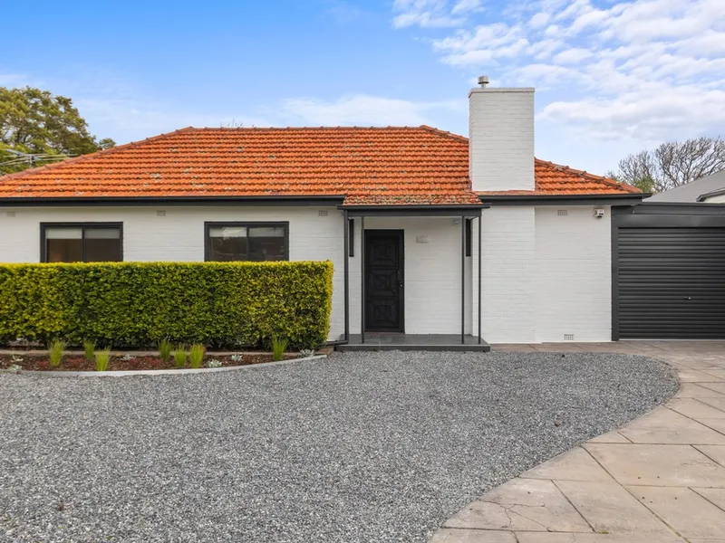Looking for a luxurious rental property in Glenelg North?