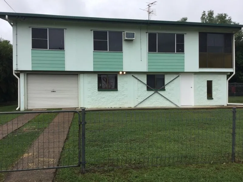 Family home in Kirwan with yard maintenance included