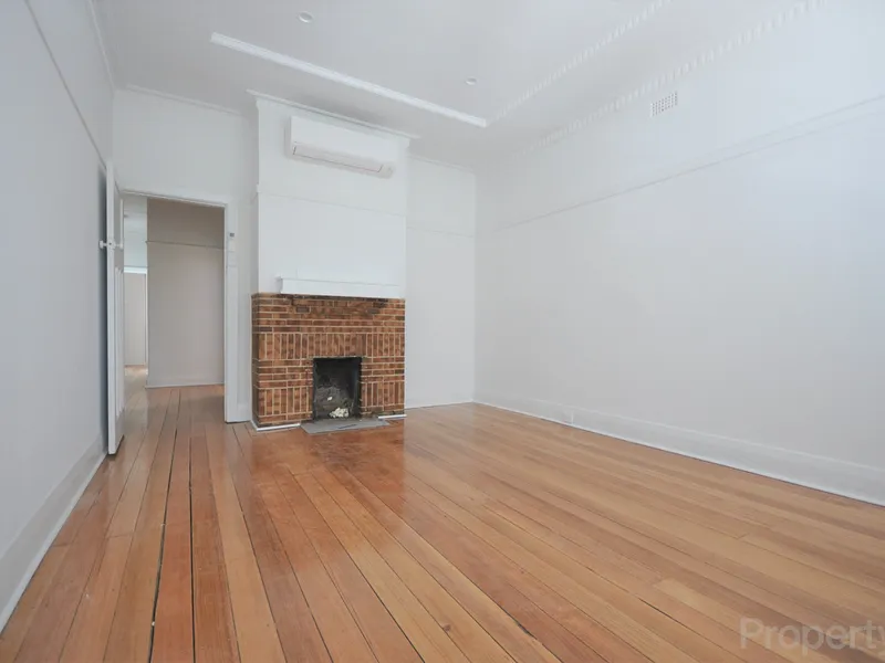 One Bedroom Art Deco Apartment!