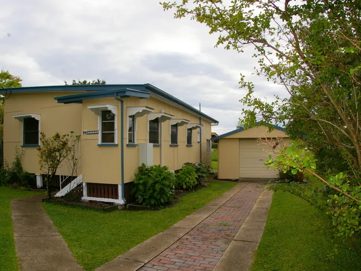 BEACHSIDE COTTAGE !!!