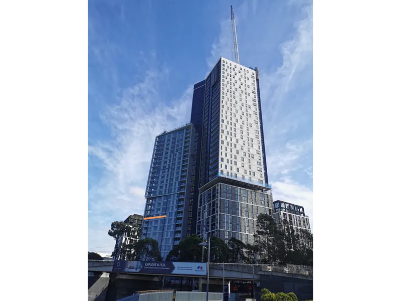 Urgent sale at big discount for 3 bed 2bath 2 cars spaces. Oversea welcome. Big discount before settlement