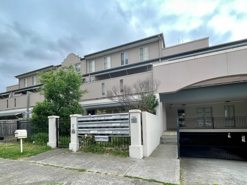 Light filled and spacious one bedroom apartment