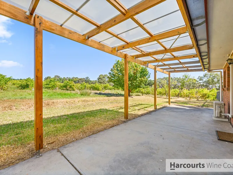 Low Maintenance Rural Lifestyle Living!