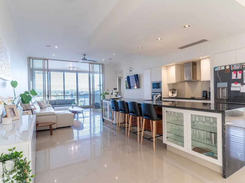 Unfurnished Waterfront Living in a Gated Community at Stillwater, Hope Island Resort