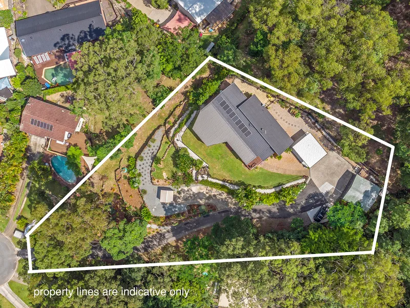 Spacious 4 Bedroom Family Home - 2844sqm - Currumbin Waters  
