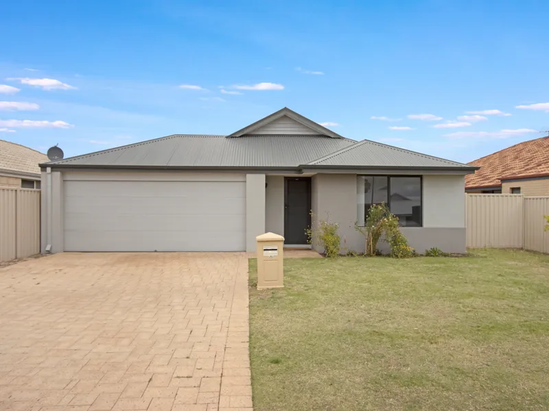 FANTASTIC FAMILY HOME - GREAT LOCATION - Close to Schools , Shops & Beach