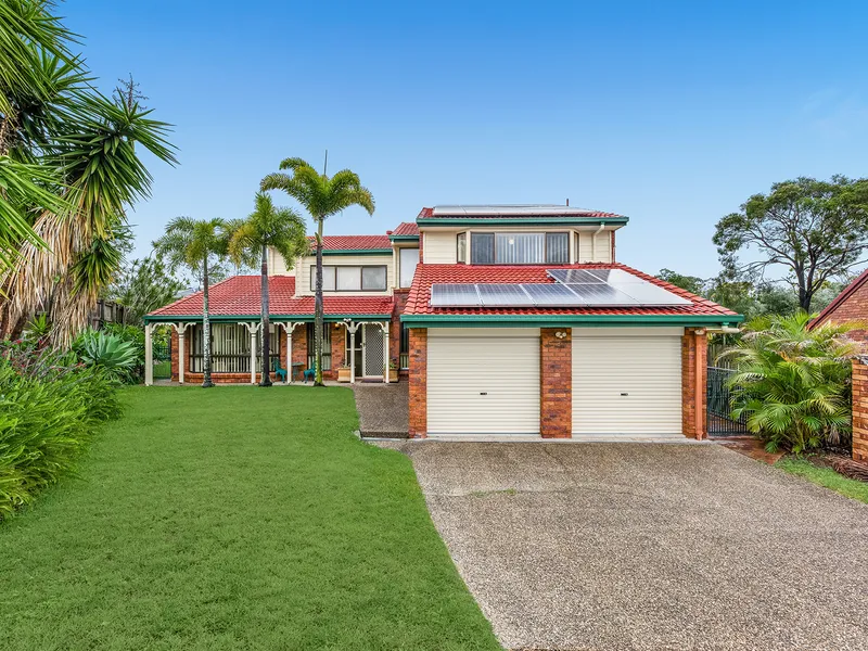 Grand Family Entertainer in a Popular Middle Park Enclave!
