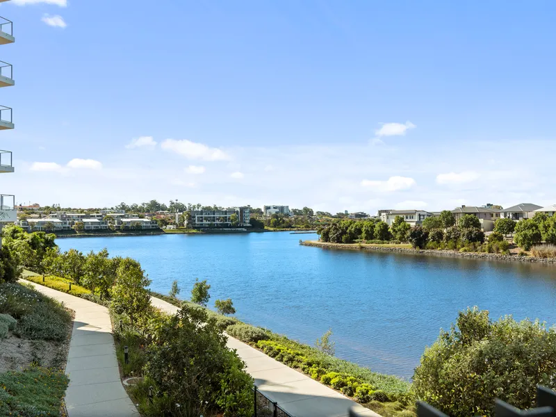 WATERFRONT PENTHOUSE LIVING WITH HUGE TERRACE
