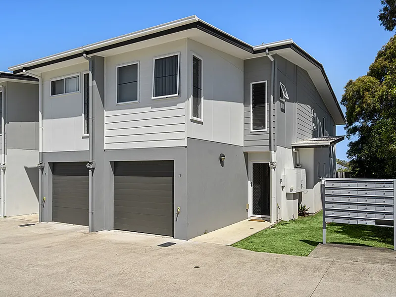 MODERN & SPACIOUS TOWNHOUSE IN SEARCH OF NEW OWNERSHIP