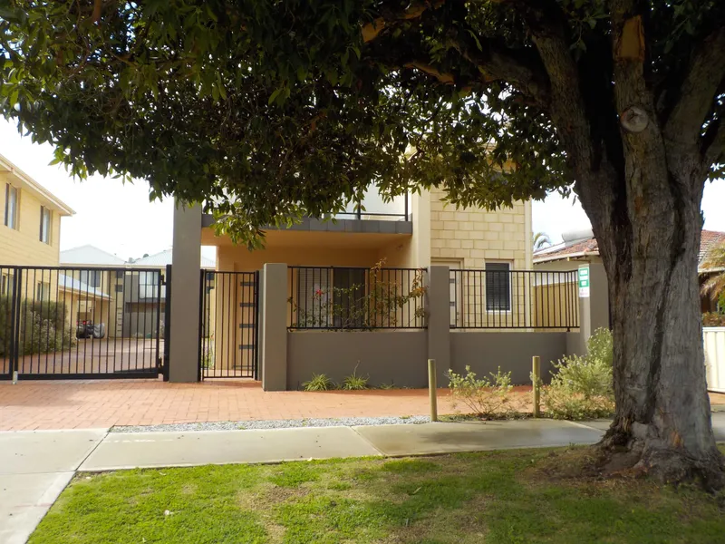 Delightful 2brm unit in secure complex