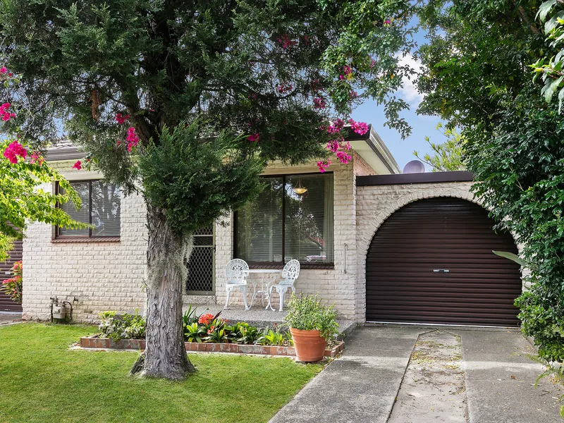 Spacious 3-Bedroom Private Villa In Excellent Bayside Locale, With LUG