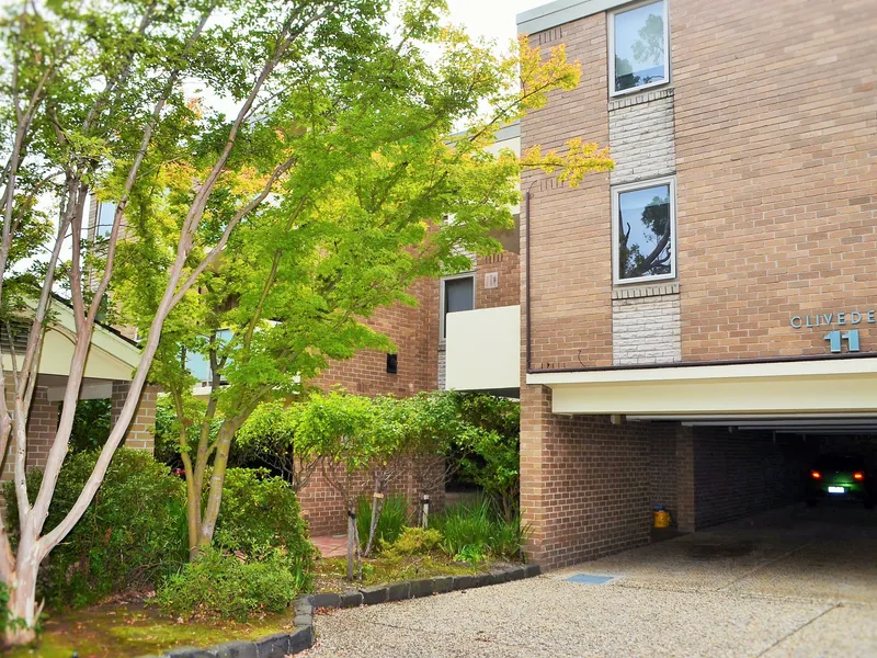 Fresh Hawthorn East apartment amongst a leafy setting