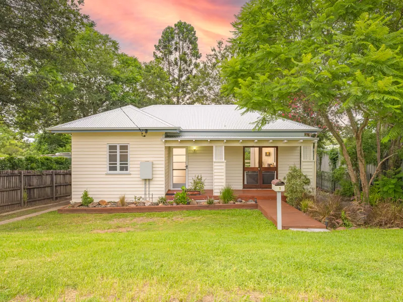 Renovated 2 Bedroom Cottage, Ready to Move Into