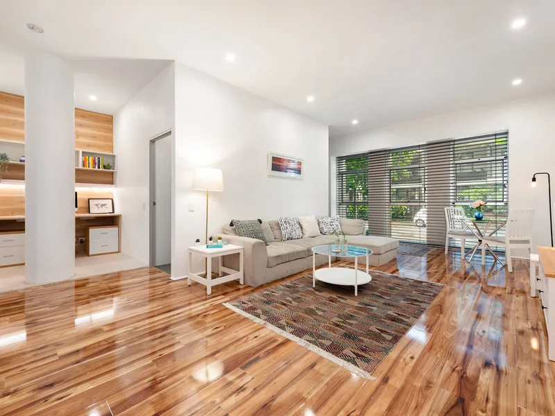 A New York style renovated abode with your own street access 