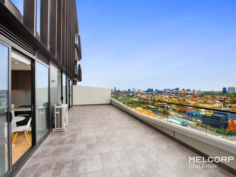 Bay views and 122 sqm of South Yarra space!