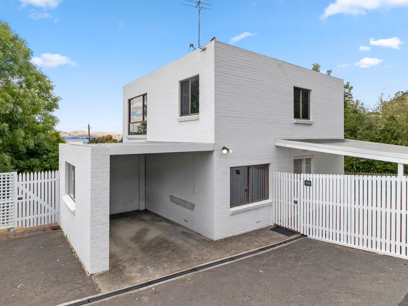 2 STOREY MODERN UNFURNISHED HOUSE