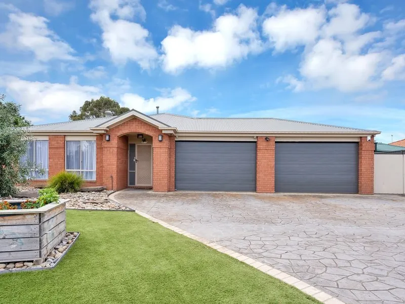 Westleigh Wonder with side access to workshop!