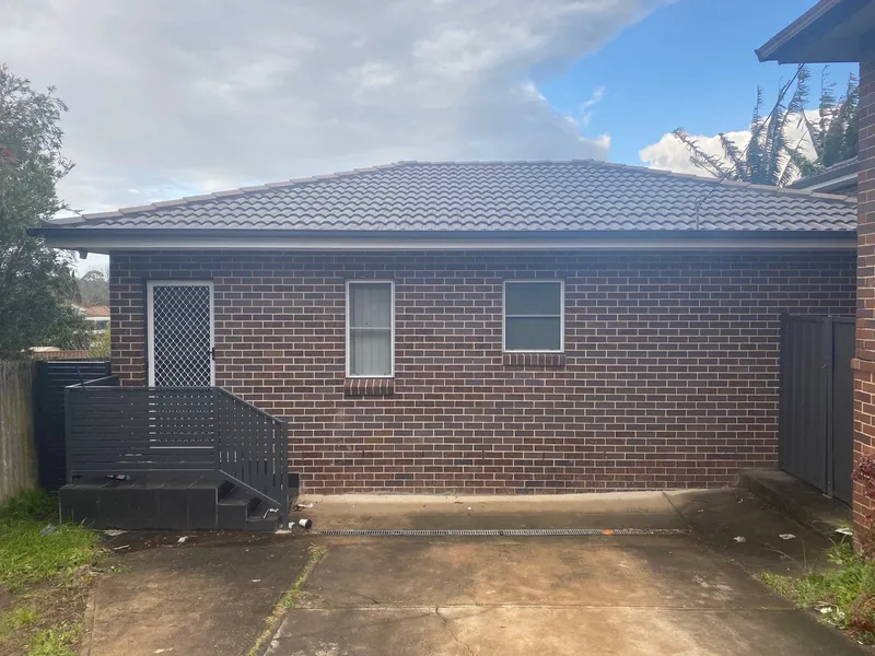 MODERN SPACIOUS 2 BEDROOM GRANNY FLAT