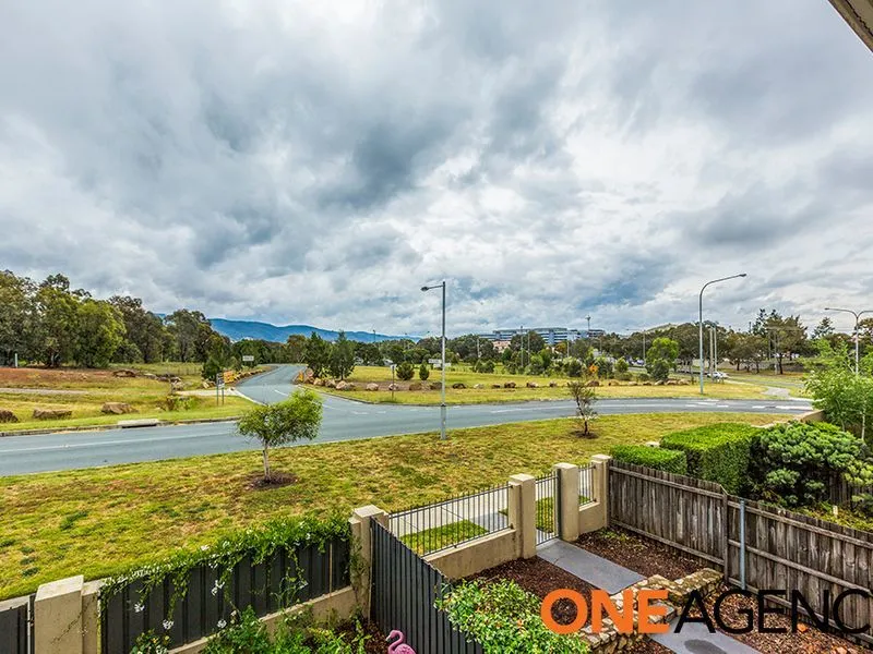 3 minute walk to Tuggeranong Town Centre and Pine Island