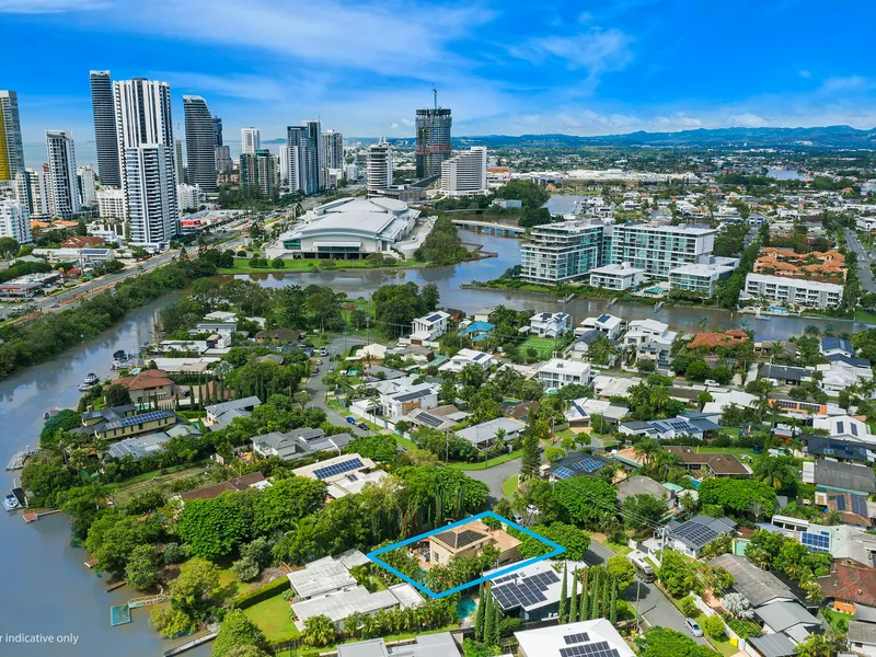 Large Family home with Swimming pool in Florida Gardens!