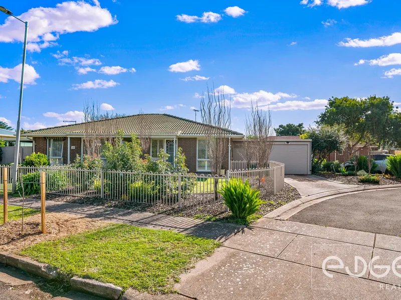 Sleek and Stylish Easy-Care Living!