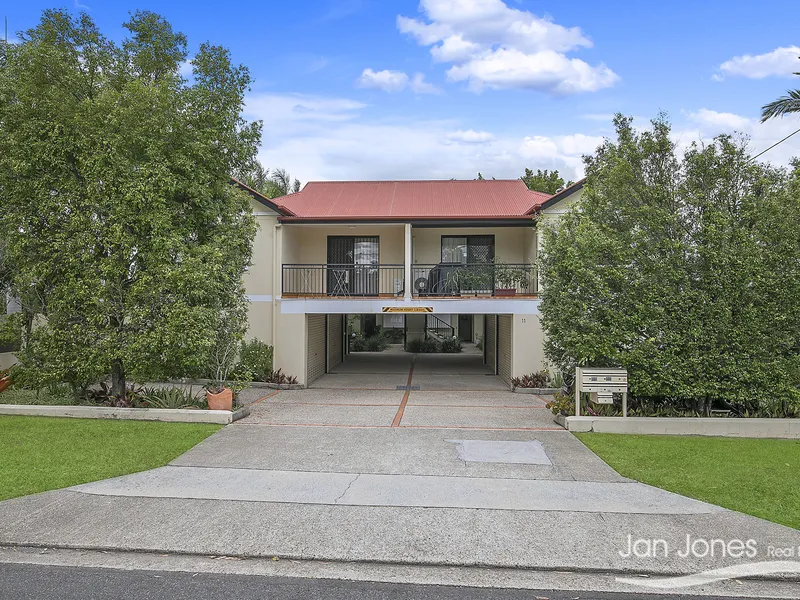 GROUND FLOOR UNIT 7 MINS TO THE CITY !!