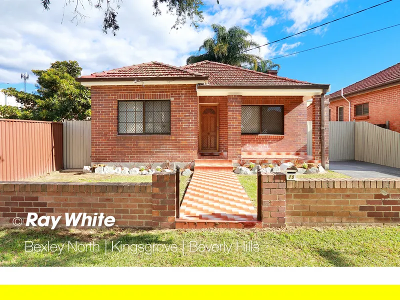 FULL BRICK HOME- WALK TO SHOPS AND TRAIN STATION