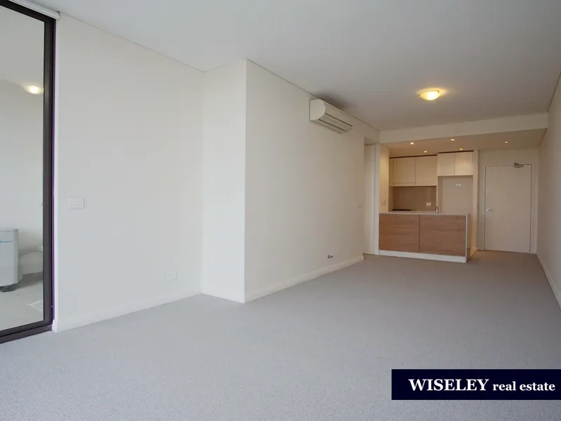 Renovated High Level Apartment with Parklands Views