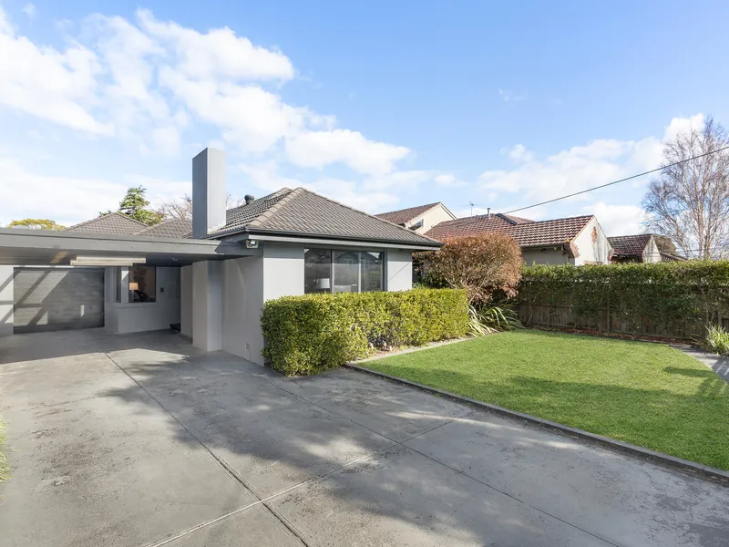 Lavish Entertainer in McKinnon Secondary Zone