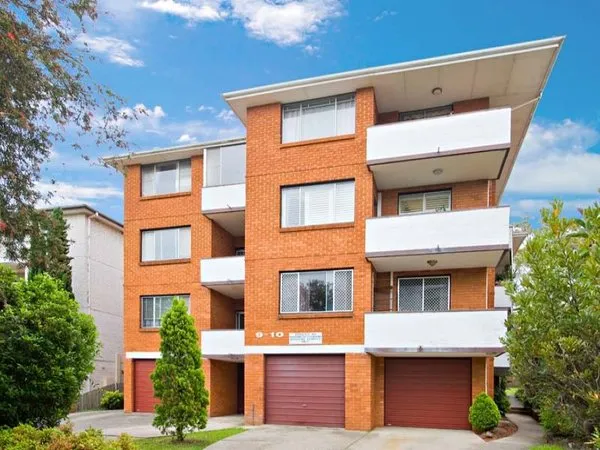 CONVENIENT 2 BEDROOM UNIT!